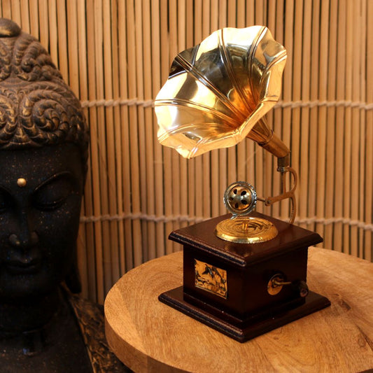 Handcrafted Vintage Fashionable Gramophone Showpiece – Antique Decorative Home Accent