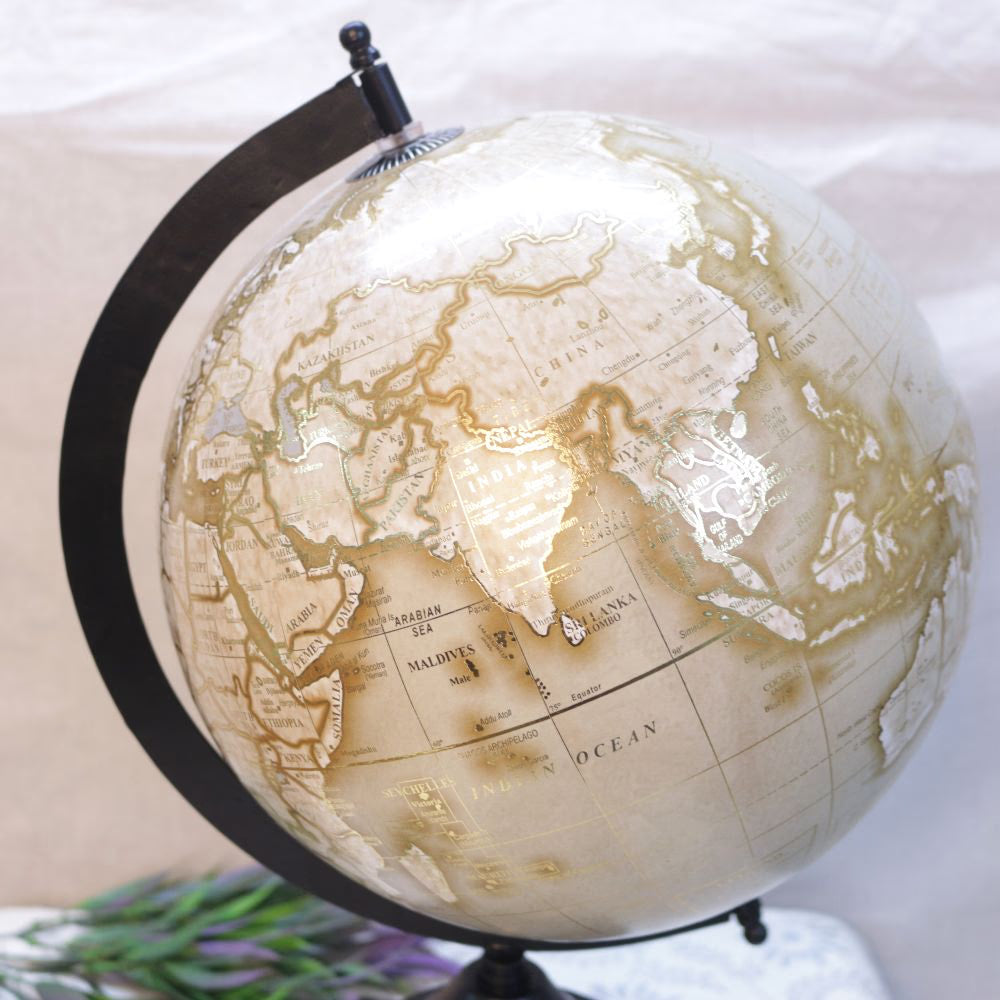 White Globe 16