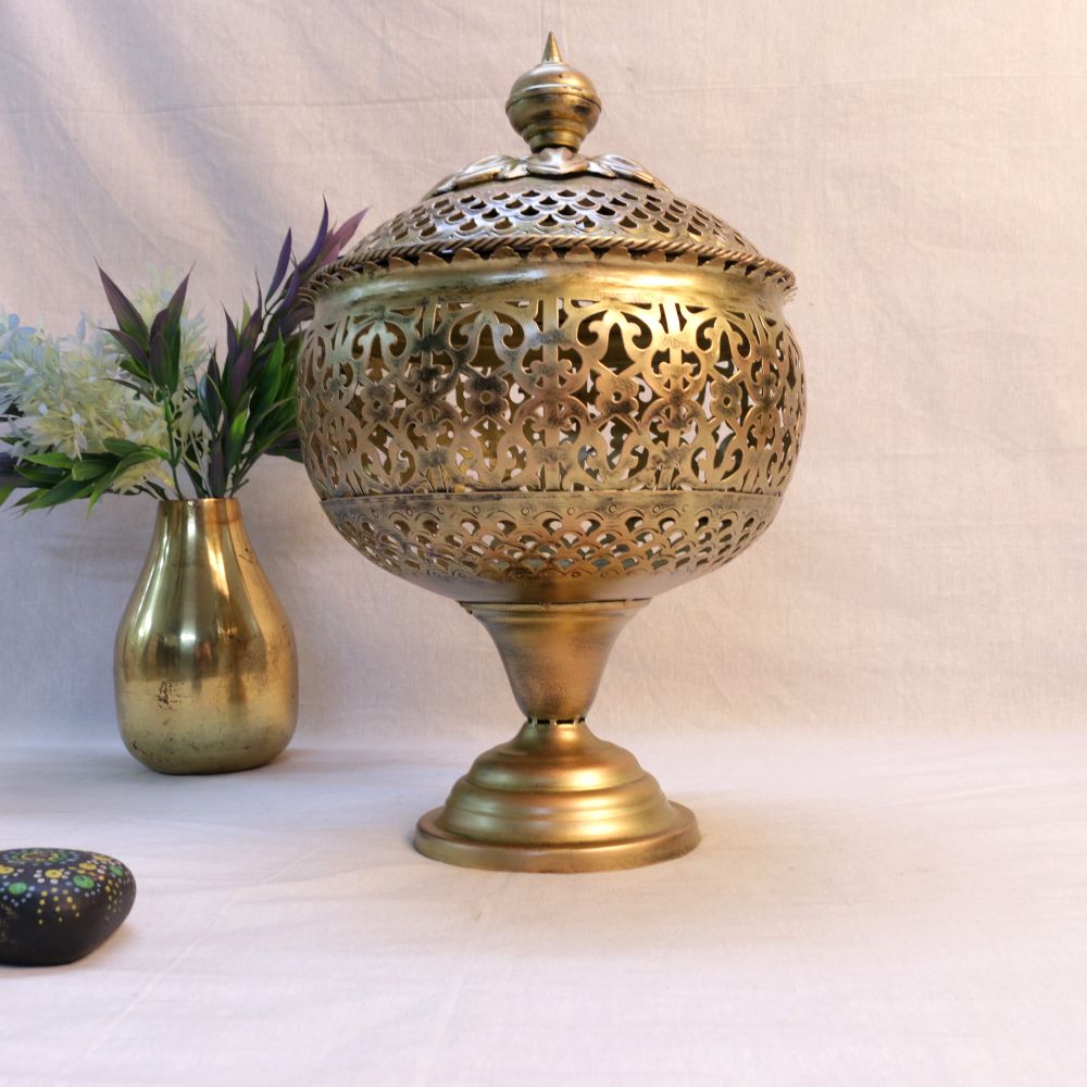 Handcrafted Small Fruit Basket – Decorative Metal Fruit & Storage Basket for Kitchen and Dining