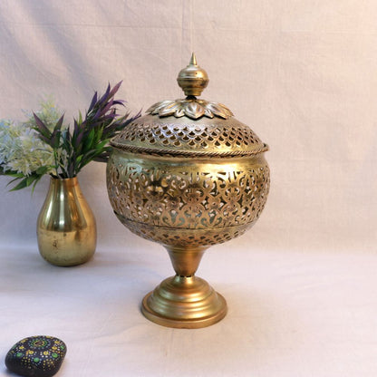 Handcrafted Small Fruit Basket – Decorative Metal Fruit & Storage Basket for Kitchen and Dining