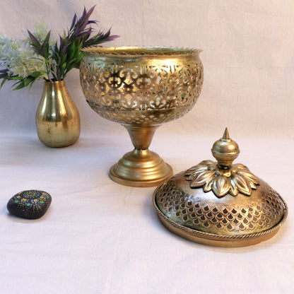 Handcrafted Small Fruit Basket – Decorative Metal Fruit & Storage Basket for Kitchen and Dining