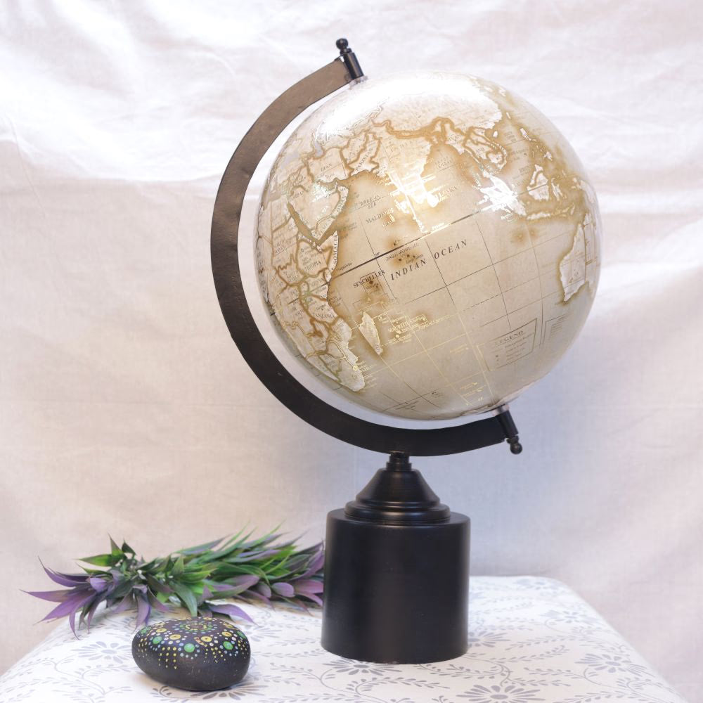 White Globe 16