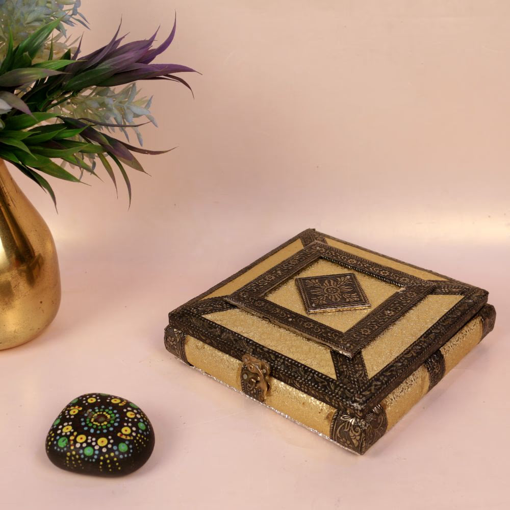 8X8 D F BOX EMBOSE FLOWER OXD